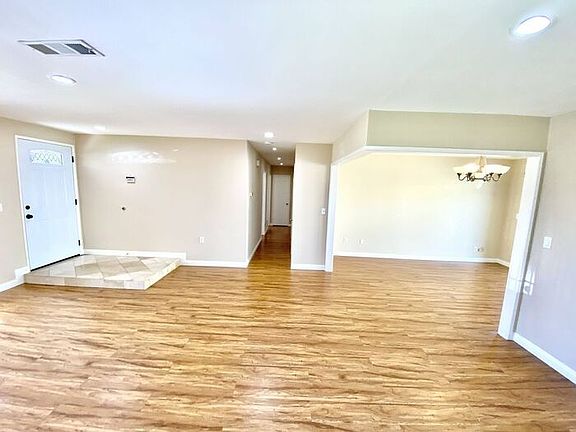 5th image of 23409 Sidlee Pl
