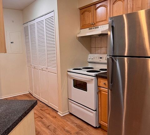 5th image of 1345 E Wyndham Cir #103