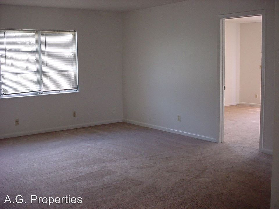 2nd image of 240 Alemeda Dr APT 206