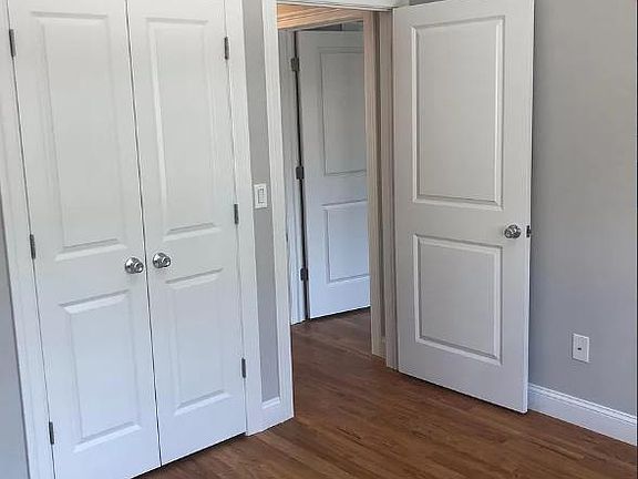 4th image of 2052 Benson Ave