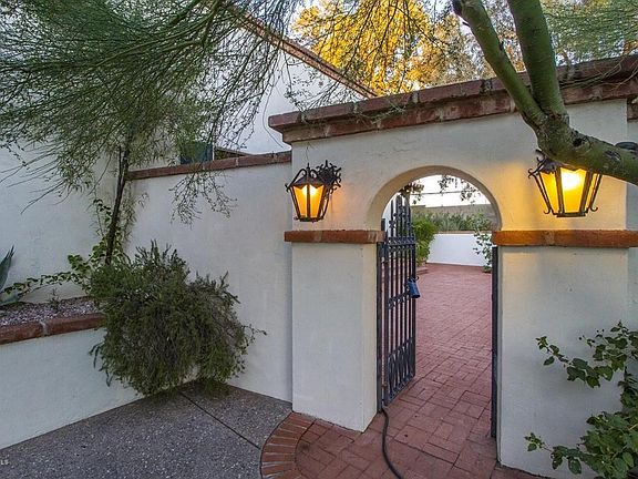 2nd image of 25 E Calle Mirasol
