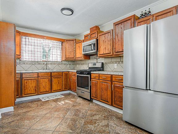4th image of 501 Hamilton Ave NE