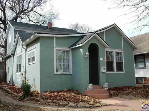 1239 SW Macvicar Ave, Topeka, KS 66604