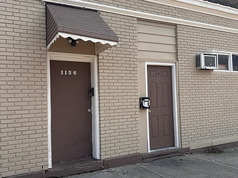 1156 E Broad St #4 — Photo 2