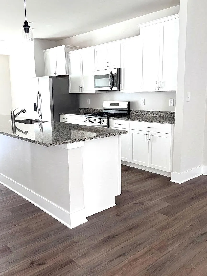 3 bed, 3.5 bath, 2412 sqft, $2,775 — Photo 3