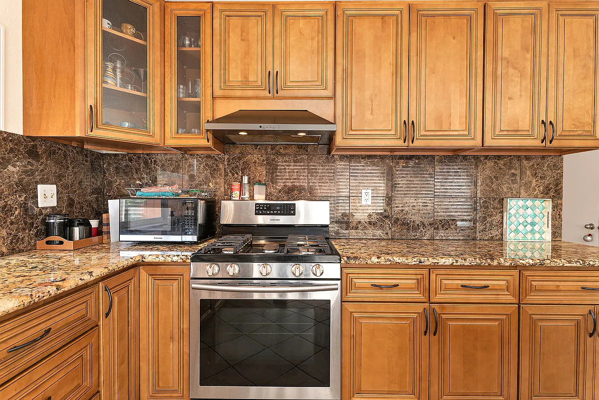 3 bed, 1306 sqft, $4,400 — Photo 4