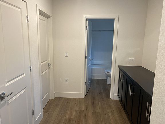 5th image of 2197 Diamler St