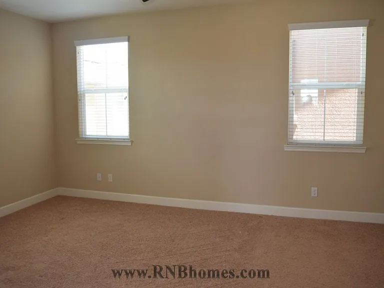 900 Lyon Pl — Photo 19