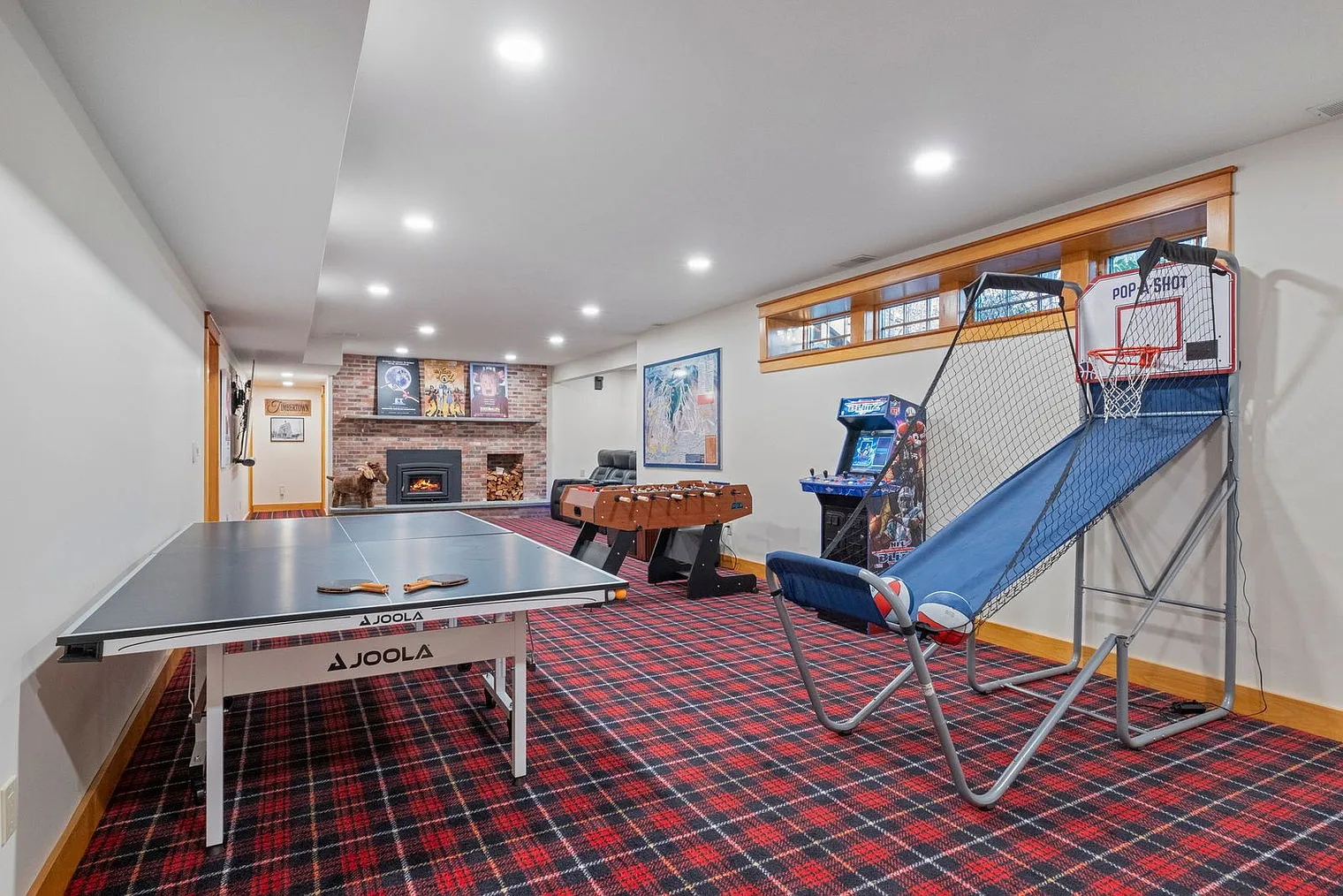 6 bed, 6.5 bath, 6996 sqft, $26,140 — Photo 3