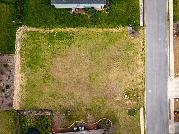 4th image of 676 Clear Canyon Dr