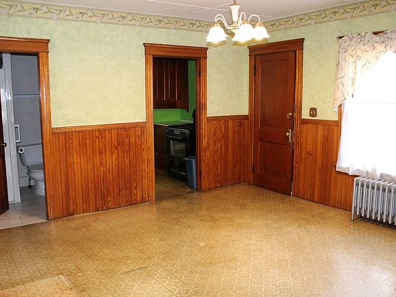 2nd image of 17 Clarence St