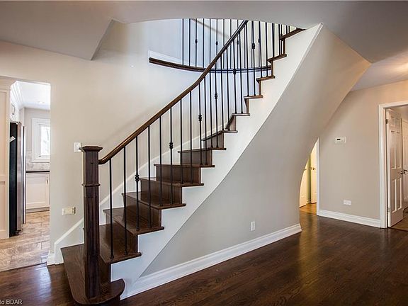 5th image of 29 Valley Dr