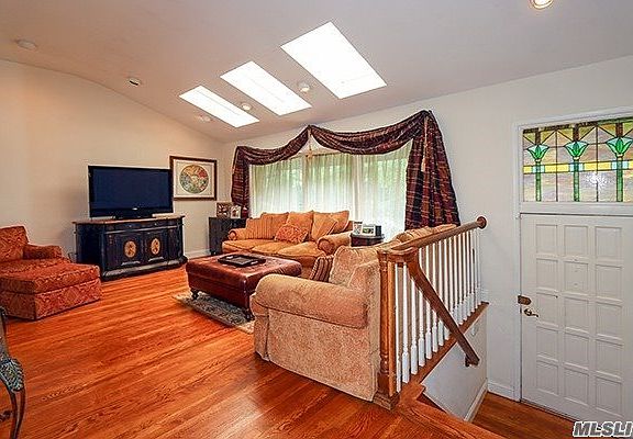 4th image of 42 Rockland Dr
