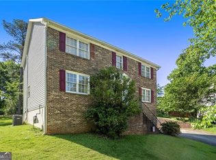 2260 Deer Oaks Trl, Lawrenceville, GA 30044