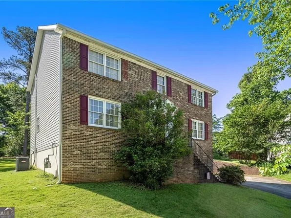 2260 Deer Oaks Trl, Lawrenceville, GA 30044