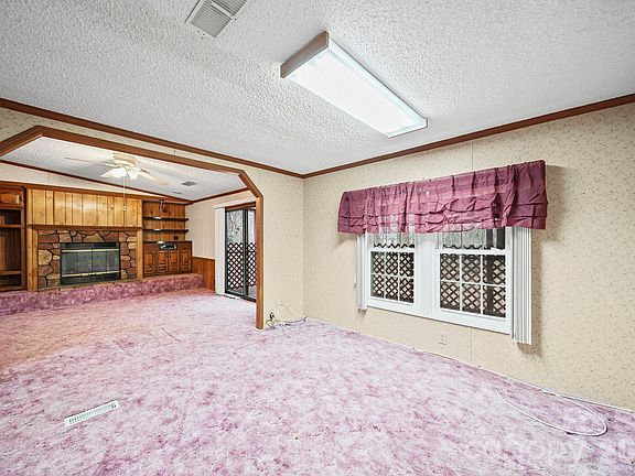 3rd image of 1015 Southwood Dr