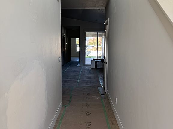 2nd image of 1192 W Meadowglen Ave