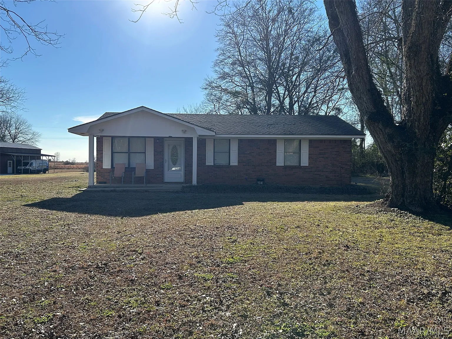 3 bed, 1.0 bath, 1040 sqft, $1,100 — Photo 1