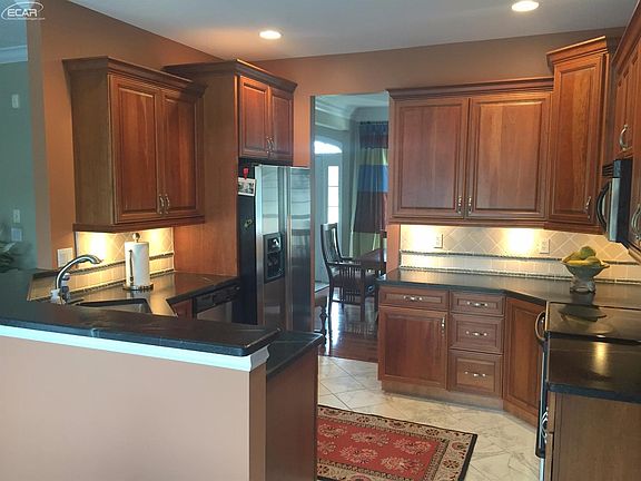 3rd image of 2412 Lindsay Ln