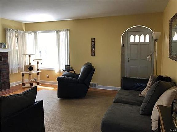 4th image of 2703 Broad St