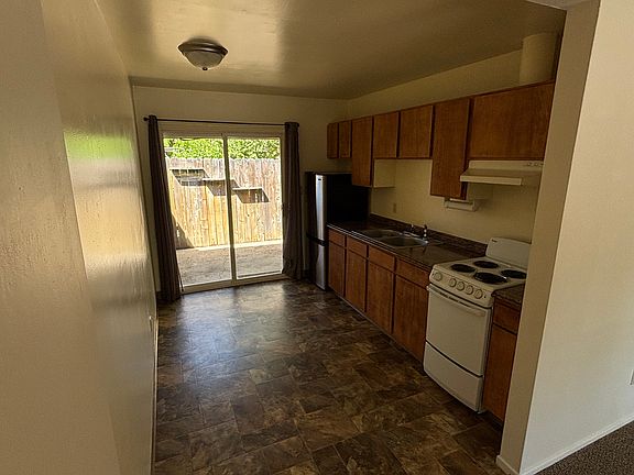 4th image of 315 3rd St APT 4
