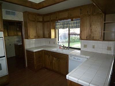 5th image of 1526 E Cromwell Ave