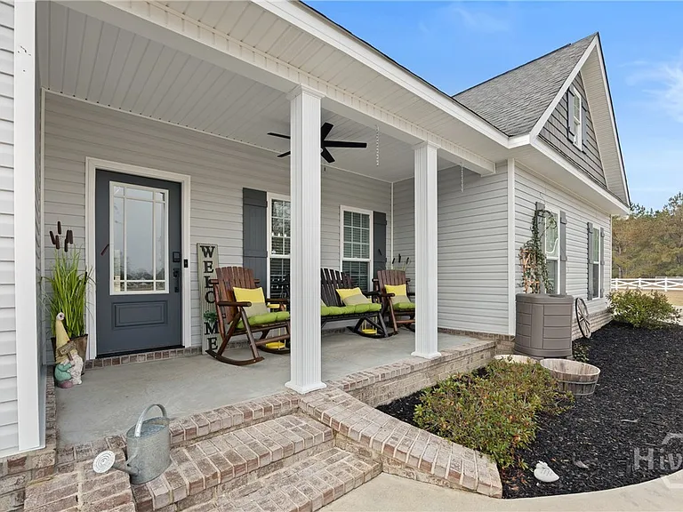 440 Rivercrest Dr — Photo 1