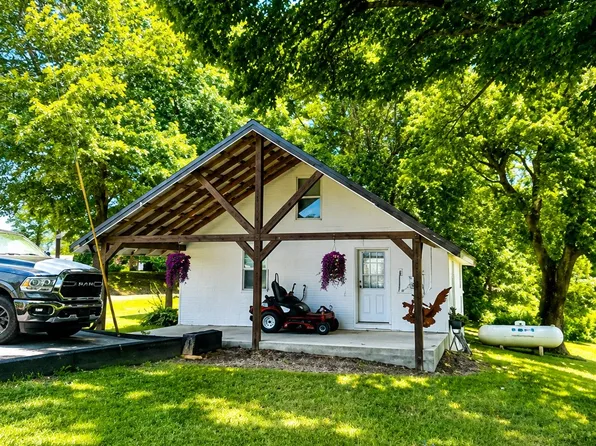 361 Hawkins Rd, Westmoreland, TN 37186