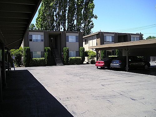 Green Tree Apts .07 002