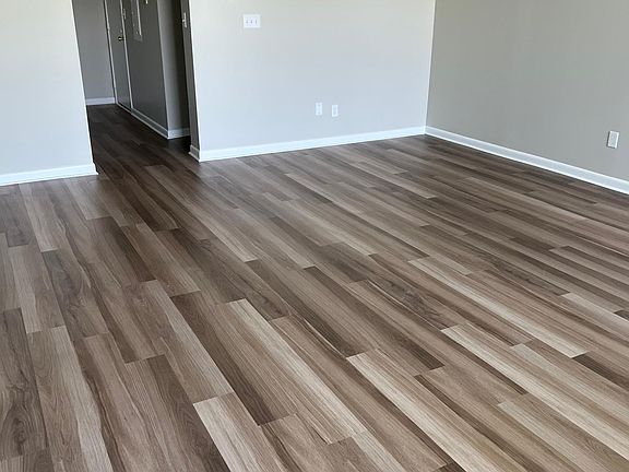 4th image of 10 Washington Grn Unit 203