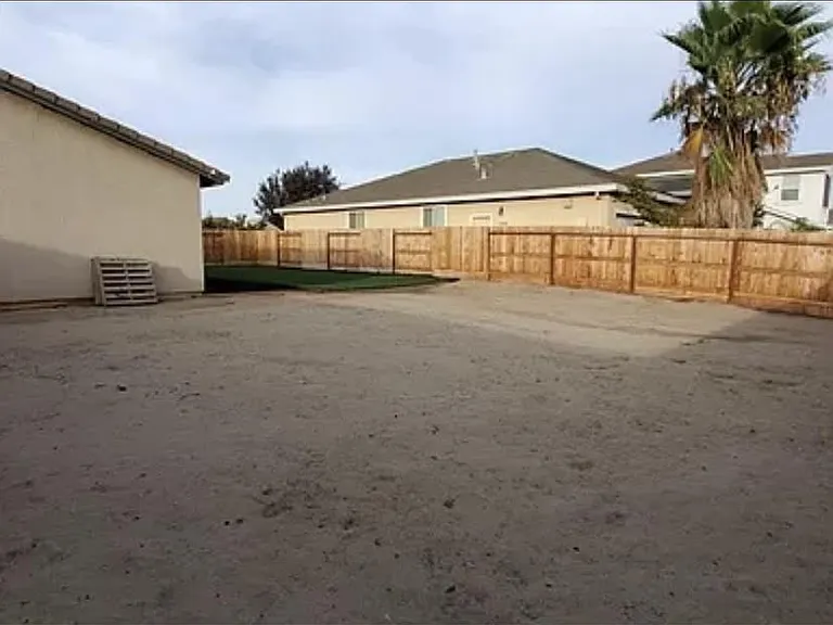 6640 Meadowlark Ave — Photo 1