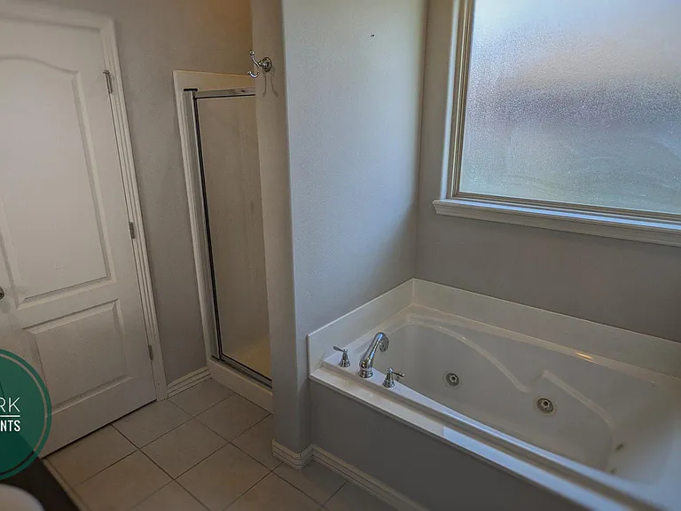 608 SW Wallstone Rd — Photo 17