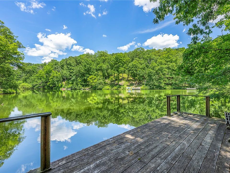 1st image of 21 Eaton Cir