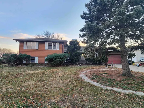 617 7th St, Gibbon, NE 68840