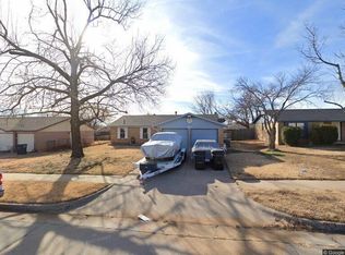 1724 SE 12th St, Moore, OK 73160