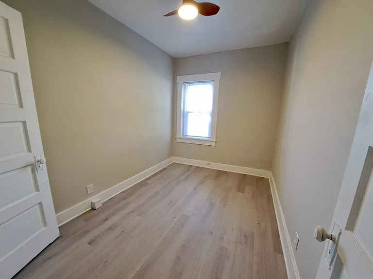52 N Collier St — Photo 7