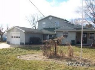 1419 Hocking Rd, Belpre, OH 45714