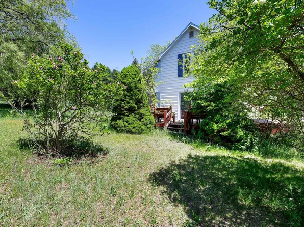 2760 River Rd, Frankfort, MI 49635
