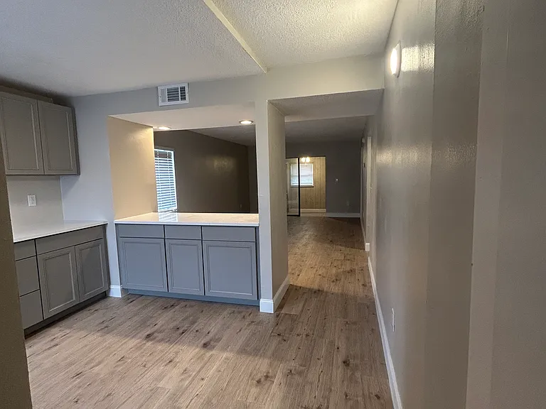 2543 Myrtle Ave #C — Photo 4