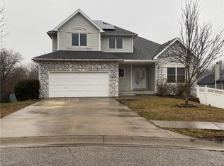 813 Hazelwood Ct, Warrensburg, MO 64093