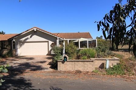 Graet curb appeal, nonrighbors on onside and in back