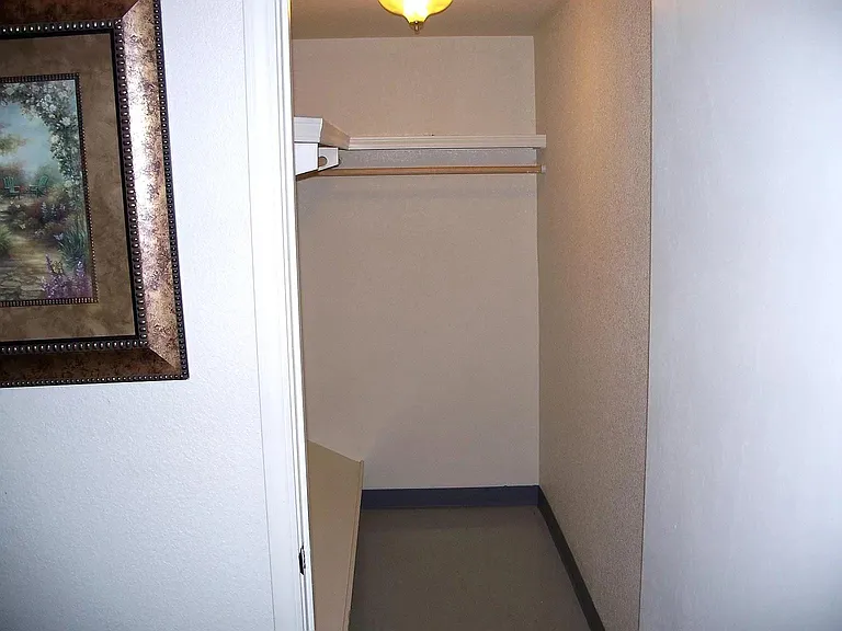 128 E Pine St — Photo 15
