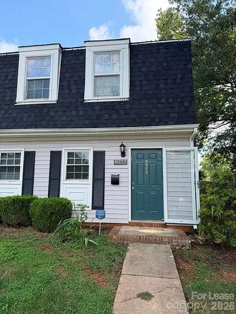 3 bed, 2.5 bath, 1414 sqft, $1,895 — Photo 2