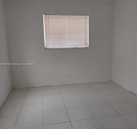 5th image of 230 NE 40th St #1