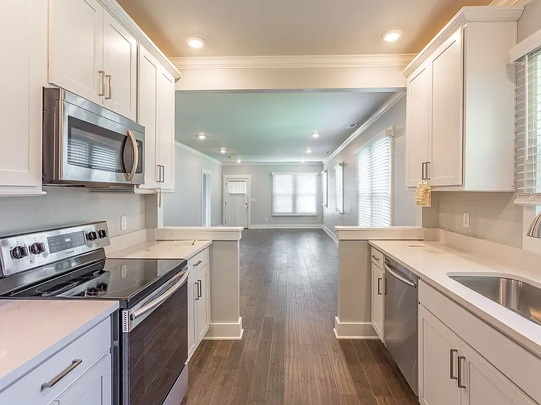 1025 Peachtree St — Photo 3