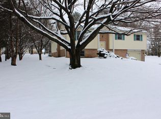 40 Buttonwood Dr, Lititz, PA 17543