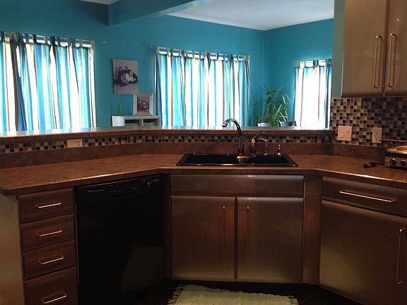 Kitchen Kraftmaid cabinets