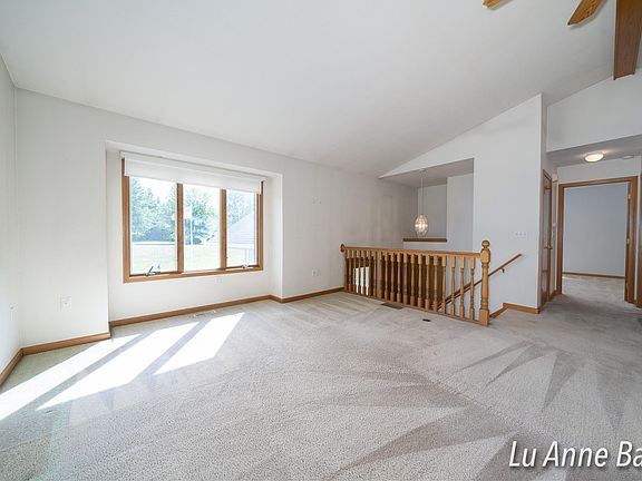 5th image of 11597 Windsor Dr NE