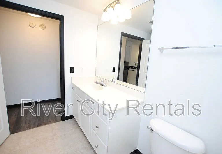 8539 Gate Pkwy W #1736 — Photo 29