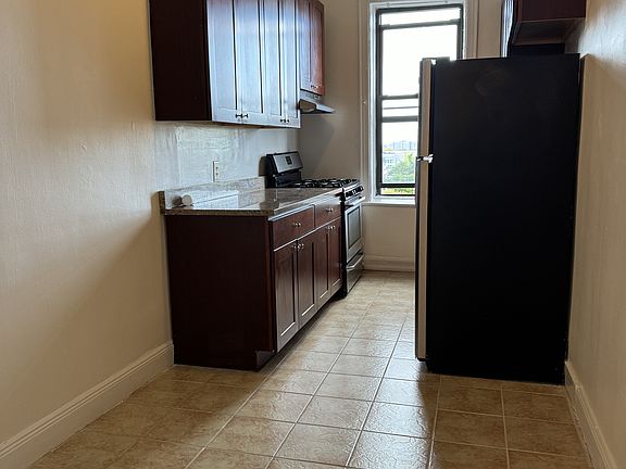 4th image of 2106 33rd St APT D7